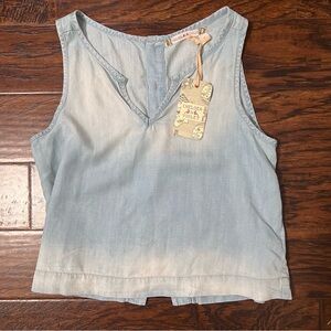 NWT Chelsea & Violet Soft Chambray Denim Sleeveless Top w/Three Button Back Sz M